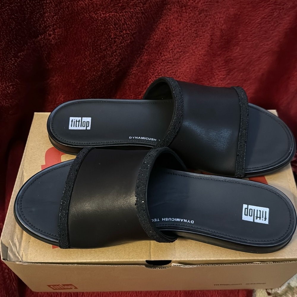 Brand new Fitflops in black with slight sparkle edges in size 9!